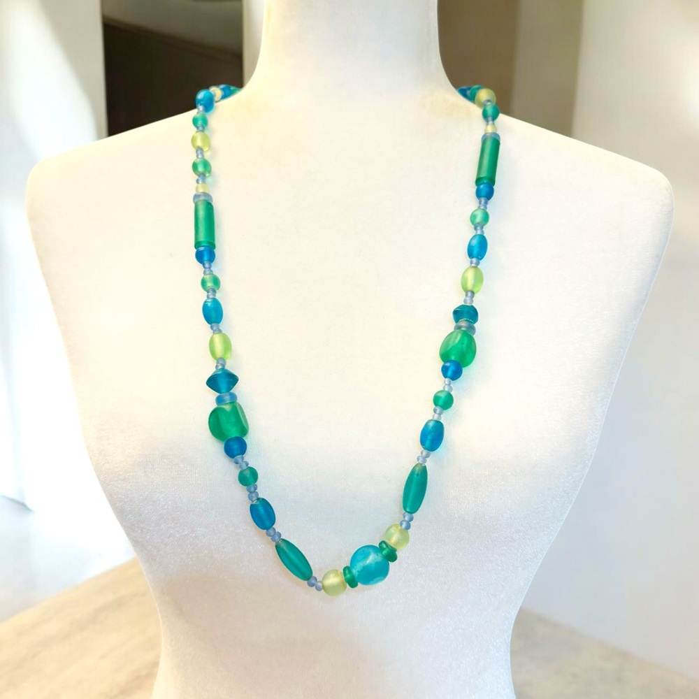 Beautiful Frosted Sea Glass Shell Clasp Necklace Beaded Statement Chunky Signed